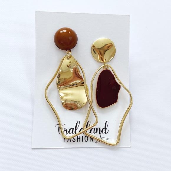 > NEW < Boutique Asymmetrical Geometric Modern Multi-color Dangle Earrings - Picture 4 of 7